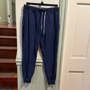 Vuori Navy halo Jogger size small (flawed)
